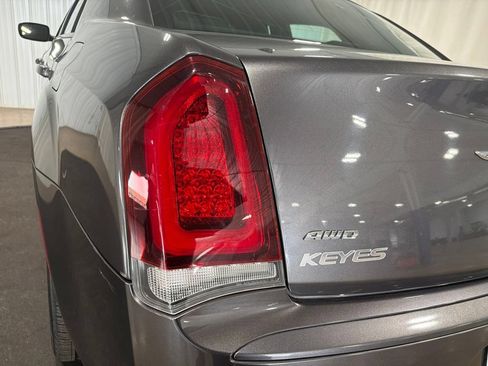 Used 2018 Chrysler 300 S AWD/4WD image 15