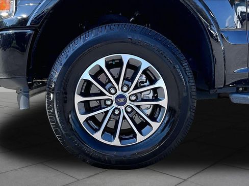 Used 2019 Ford F150 XLT w/ Equipment Group 302A Luxury AWD/4WD image 11