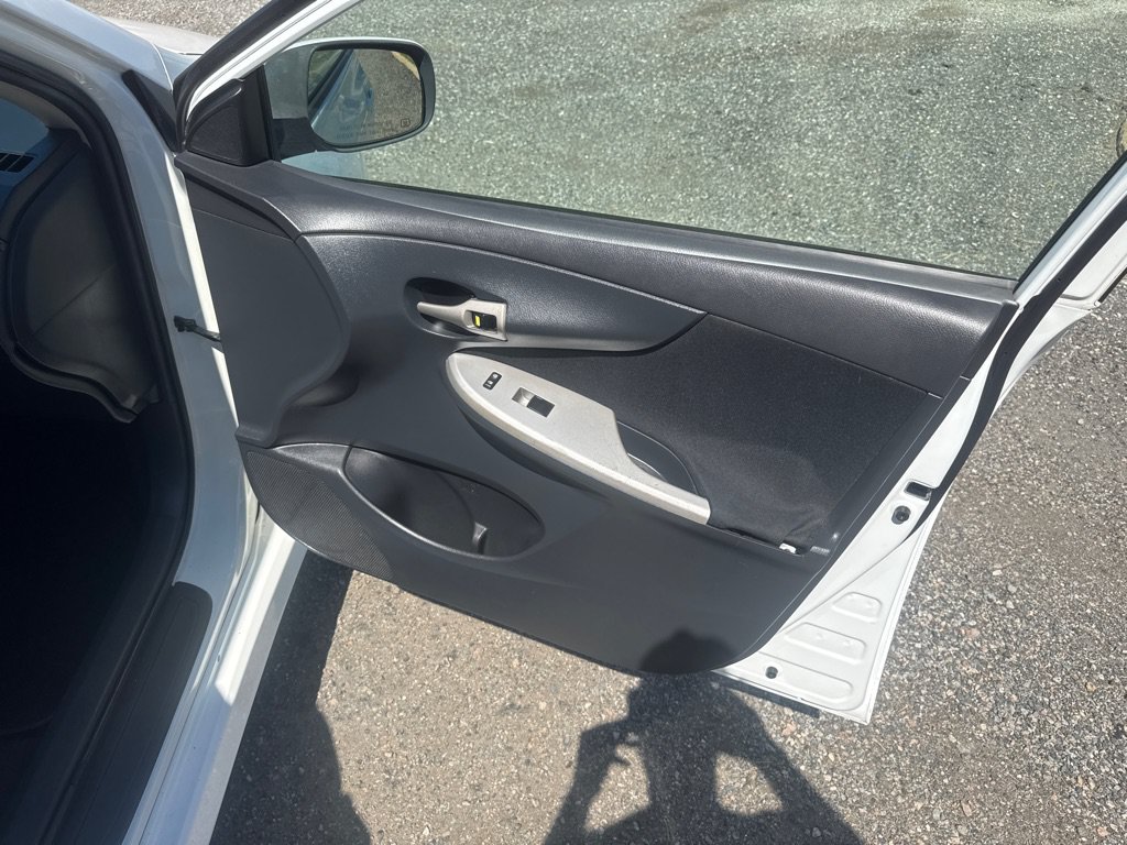 Used 2013 Toyota Corolla S FWD image 21