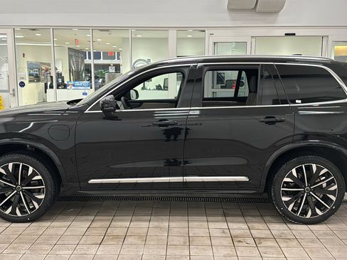 New 2026 Volvo XC90 T8 Plus w/ Protection Package Premier image 8