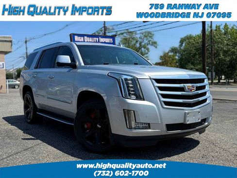 Used 2018 Cadillac Escalade Luxury AWD/4WD image 1