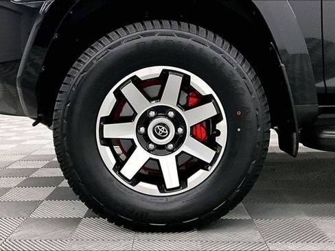 Used 2024 Toyota 4Runner TRD Off-Road Premium w/ Moonroof Package AWD/4WD image 9