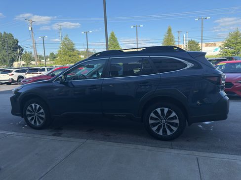 Used 2023 Subaru Outback Limited AWD/4WD image 6