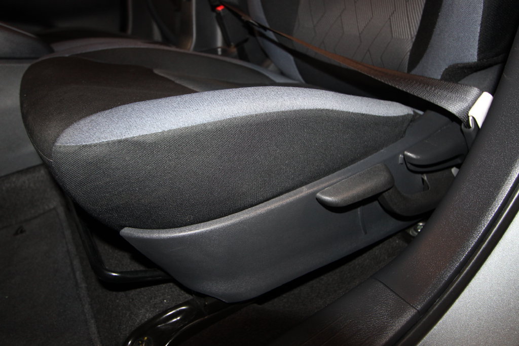 Used 2025 Nissan Versa SV w/ Trunk Package FWD image 18