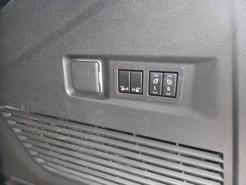 Used 2023 Chevrolet Tahoe Premier w/ Premium Package image 19