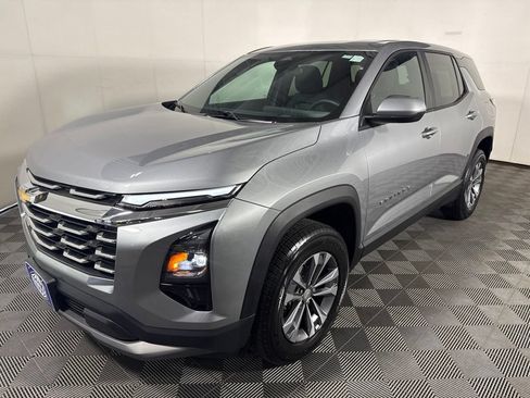 Used 2026 Chevrolet Equinox LT FWD image 5