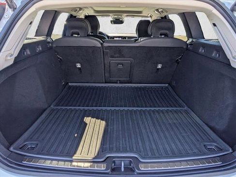 Used 2023 Volvo V60 B5 Cross Country Plus image 18