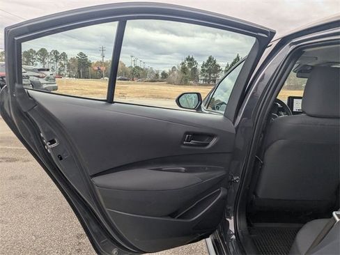 Used 2025 Toyota Corolla LE image 29