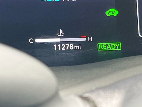 Used 2025 Toyota Camry XLE FWD image 12