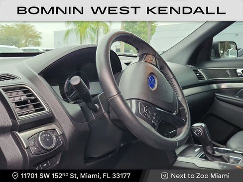 Used 2018 Ford Explorer XLT w/ Equipment Group 202A image 5