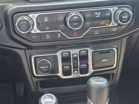Used 2023 Jeep Wrangler Unlimited Sahara AWD/4WD image 27