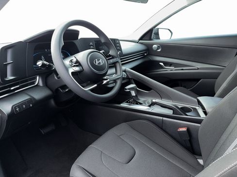 New 2026 Hyundai Elantra SE FWD image 14