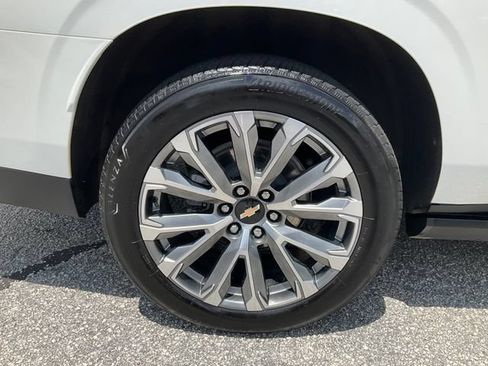Used 2025 Chevrolet Suburban High Country AWD/4WD image 30