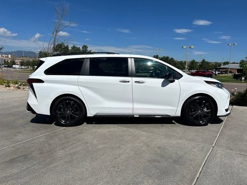 Used 2026 Toyota Sienna XSE FWD image 9
