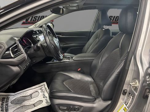 Used 2019 Toyota Camry XSE w/ Navigation Package image 9