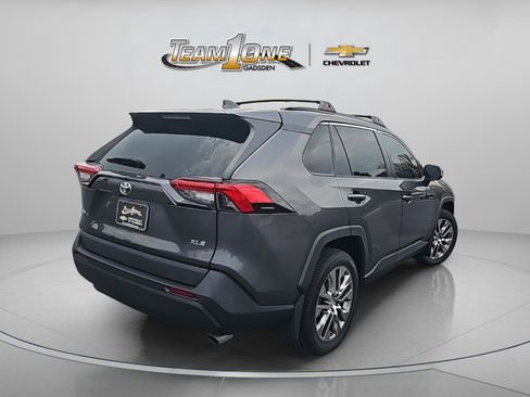 Used 2021 Toyota RAV4 XLE Premium image 7