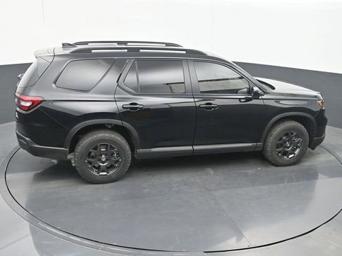 Used 2025 Honda Pilot TrailSport image 23