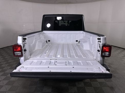 Used 2023 Jeep Gladiator Overland AWD/4WD image 27
