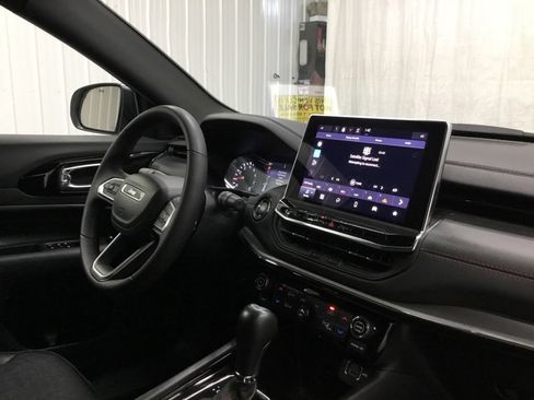 Used 2025 Jeep Compass Trailhawk AWD/4WD image 22