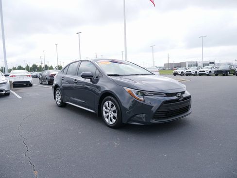 Used 2025 Toyota Corolla LE image 10