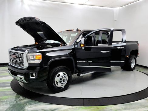 Used 2018 GMC Sierra 3500 Denali w/ Duramax Plus Package image 9