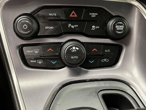 Used 2019 Dodge Challenger SXT w/ Driver Convenience Group RWD image 20