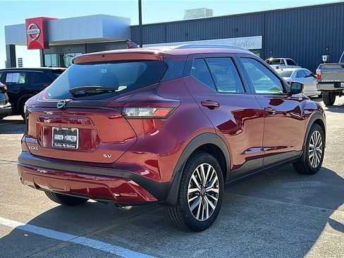 Used 2023 Nissan Kicks SV image 8