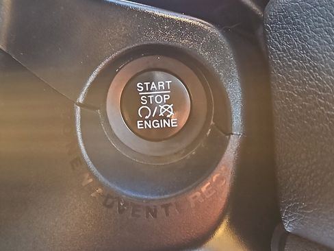 Used 2017 Jeep Renegade Latitude image 28