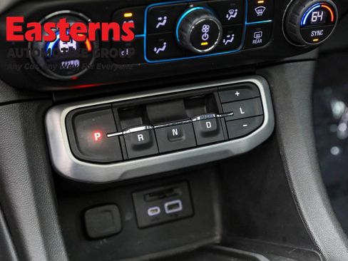 Used 2022 GMC Acadia SLT w/ Technology Package image 13