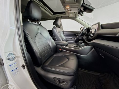 Certified 2022 Toyota Highlander XLE image 29