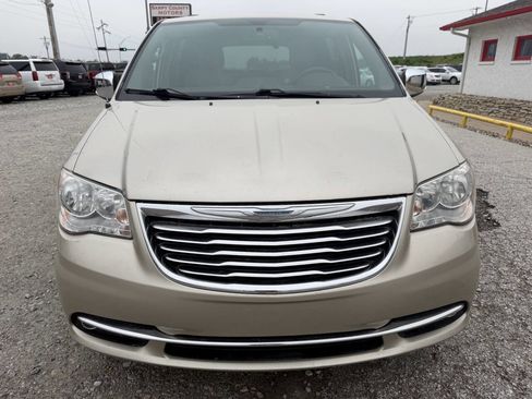 Used 2013 Chrysler Town & Country Touring-L w/ Driver Convenience Group FWD image 8