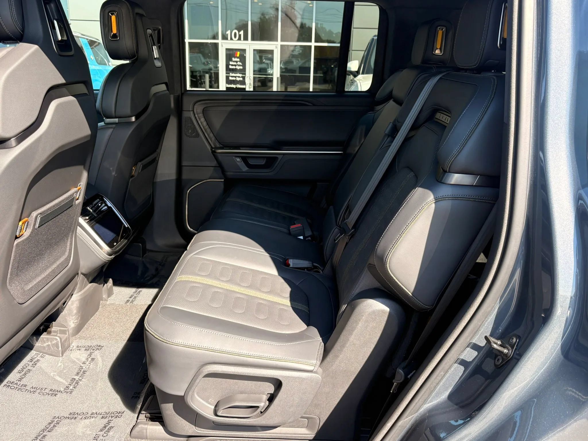 Used 2025 Rivian R1S Adventure Dual AWD/4WD image 10