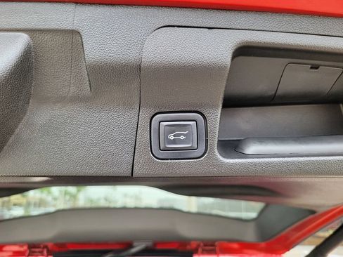 Used 2022 GMC Acadia SLE w/ Driver Convenience Package FWD image 34