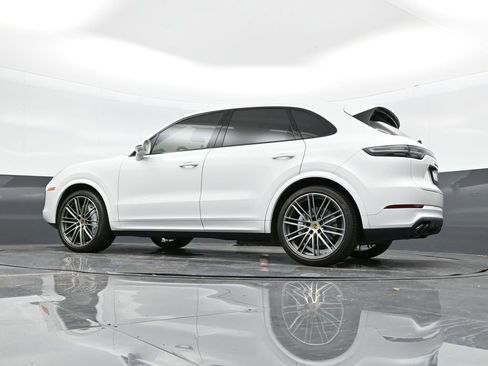 Certified 2022 Porsche Cayenne Turbo image 35