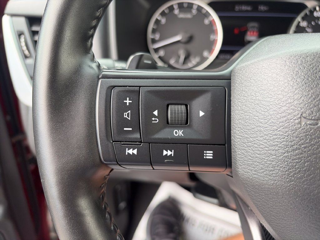 Used 2025 Nissan Rogue SV FWD image 31