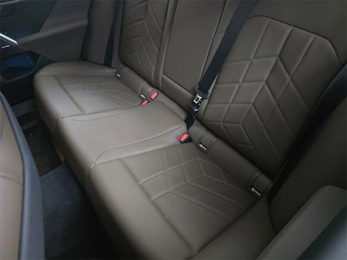 Used 2025 BMW i5 xDrive40 w/ Premium Package image 17