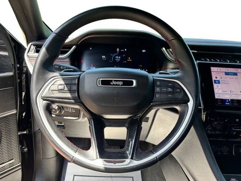 Used 2022 Jeep Grand Cherokee Trailhawk w/ Luxury Tech Group III AWD/4WD image 16