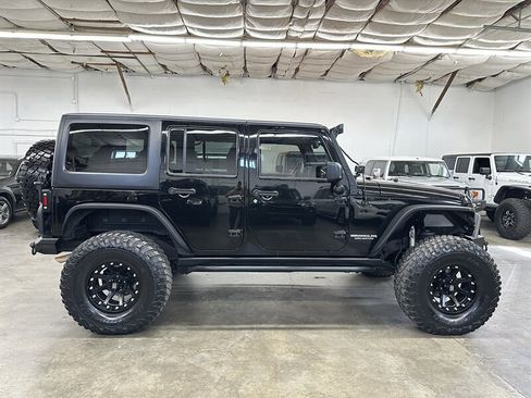 Used 2015 Jeep Wrangler Unlimited Rubicon w/ Connectivity Group AWD/4WD image 2