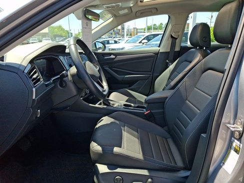 Certified 2023 Volkswagen Jetta SE w/ Panoramic Sunroof Package FWD image 13
