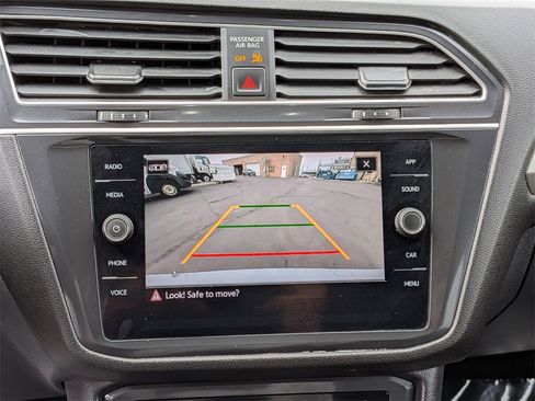 Used 2024 Volkswagen Tiguan SE image 18
