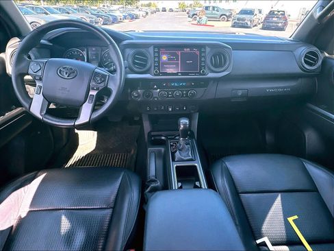 Used 2020 Toyota Tacoma TRD Off-Road w/ TRD Premium Off Road Package AWD/4WD image 11