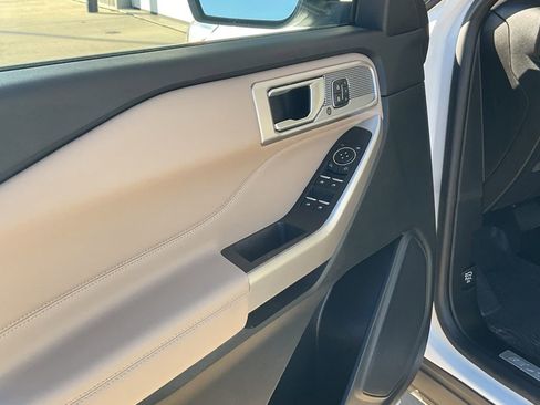 Used 2023 Ford Explorer Limited w/ Equipment Group 301A image 8