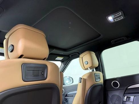 Certified 2025 Land Rover Discovery Dynamic SE image 27