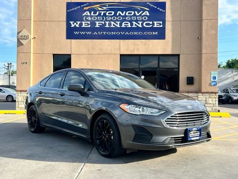 Used 2020 Ford Fusion SE FWD image 1