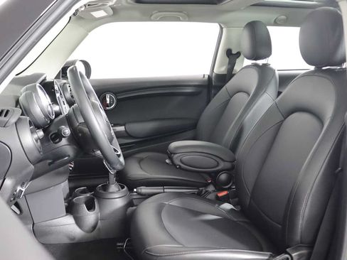 Used 2020 MINI Cooper 2-Door Hardtop FWD image 12