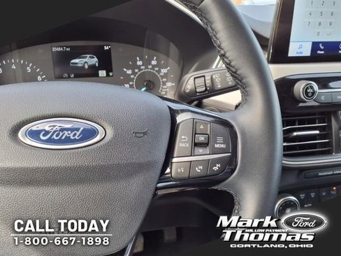 Used 2022 Ford Escape SE w/ Cold Weather Package image 16