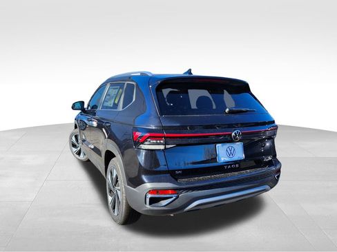 New 2026 Volkswagen Taos SE image 4