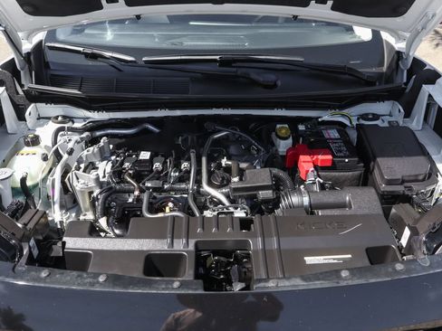 Used 2025 Nissan Kicks SR w/ SR Premium Package FWD image 11