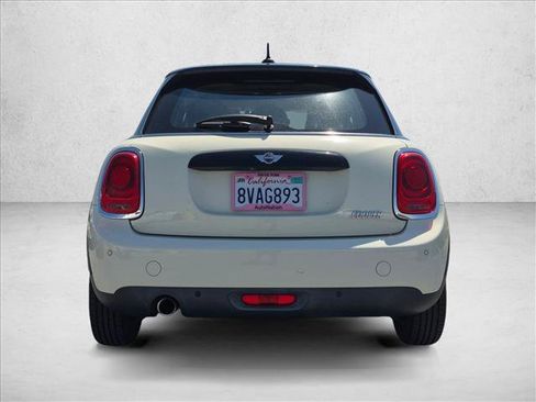 Used 2018 MINI Cooper 4-Door Hardtop FWD image 6