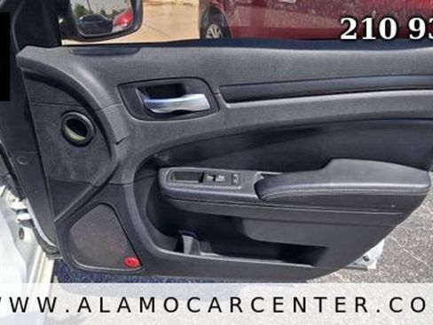Used 2013 Chrysler 300 S RWD image 17